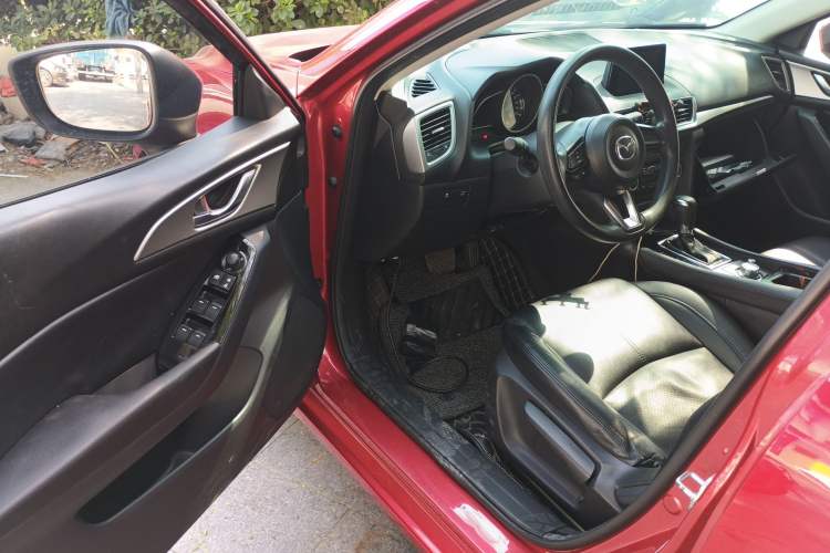 Used Mazda Mazda 3 Axela 2017 Hatchback 1.5L Automatic Luxury Model Emission Standard China V
