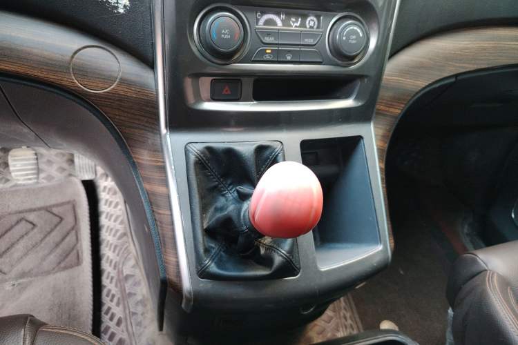 Used FORTHING Lingzhi PLUS 2022 Travel Edition 2.0L Manual Luxury Version 7 Seats