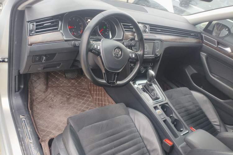 Used Volkswagen Magotan 2017 330TSI DSG Luxury Model
