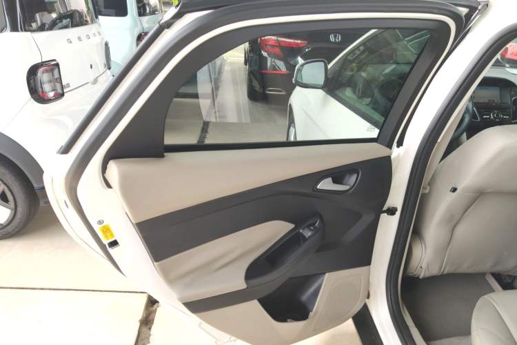 Used Ford Focus 2018 Sedan Classic 1.6L Automatic Comfort Plus Smart Drive Version
