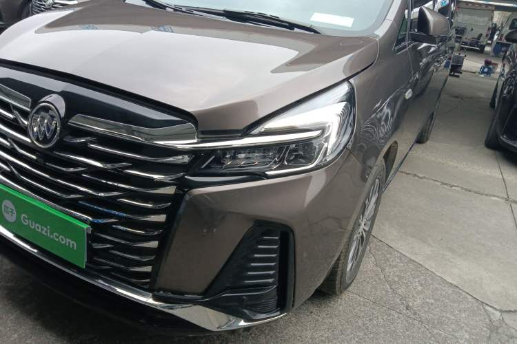 Used Buick GL8 2023 Facelifted Land Cruiser Executive Luxury Version
