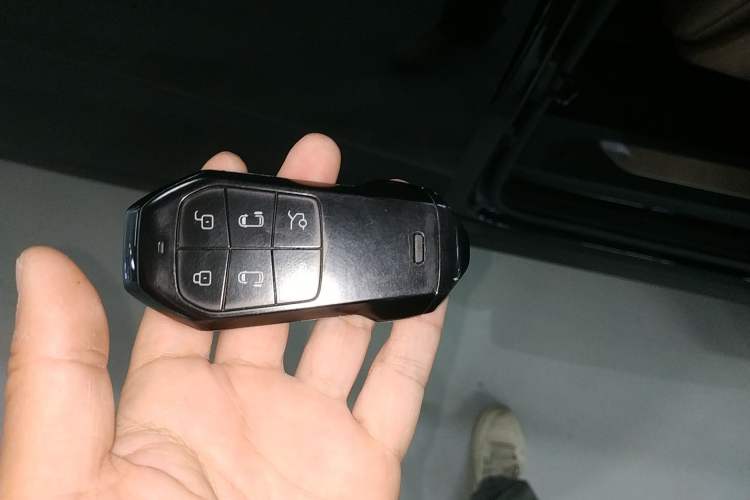 Used XPeng X9 2024 702 Ultra-Long Range Max
