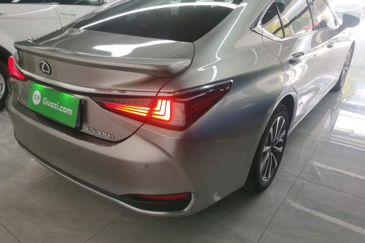 Used Lexus ES 2022 300h Excellence Edition
