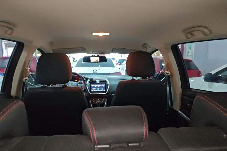 Used Suzuki S-Cross 2015 1.6L CVT Two-Wheel Drive Entry-Level Trim
