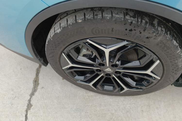 Used  L07 2024 230Max Qiankun Intelligent Driving ADS SE Range-Extended Version
