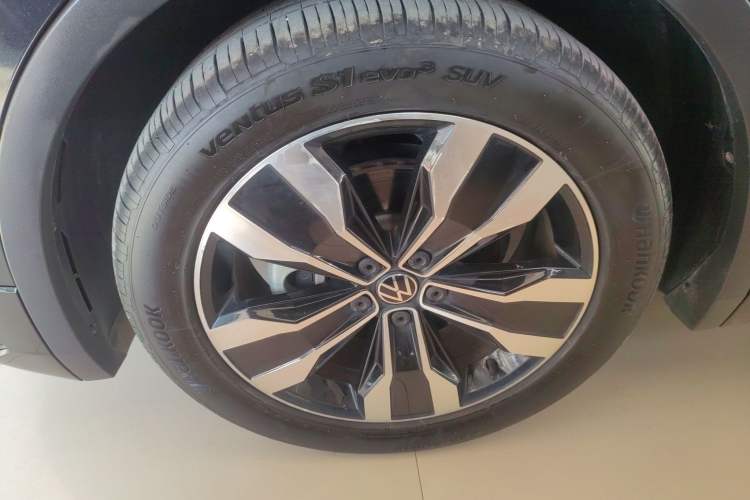 Used Volkswagen Tiguan L 2023 330TSI Automatic Two-Wheel Drive R-Line Flagship Edition
