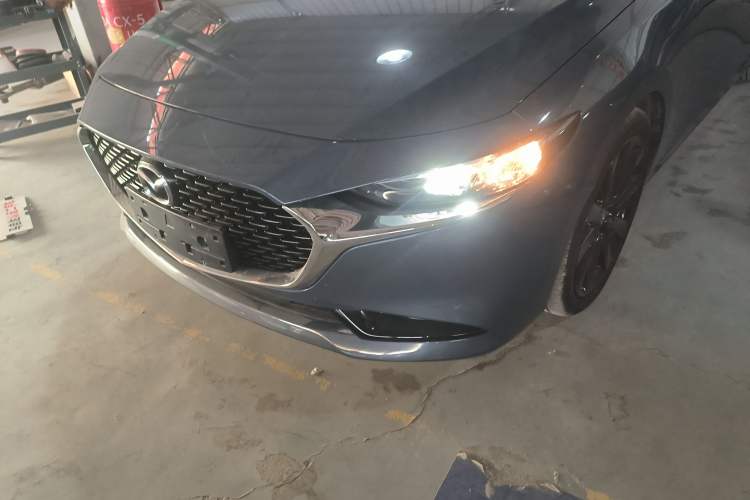 Used Mazda Mazda 3 Axela 2022 2.0L Automatic Premium Black Obsidian Edition