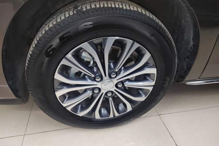 Used Buick GL8 2023 Facelifted Land Cruiser Executive Luxury Version