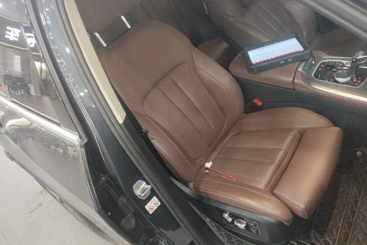 Used BMW X5 2019 xDrive40i Luxury Model with M Sport Package
