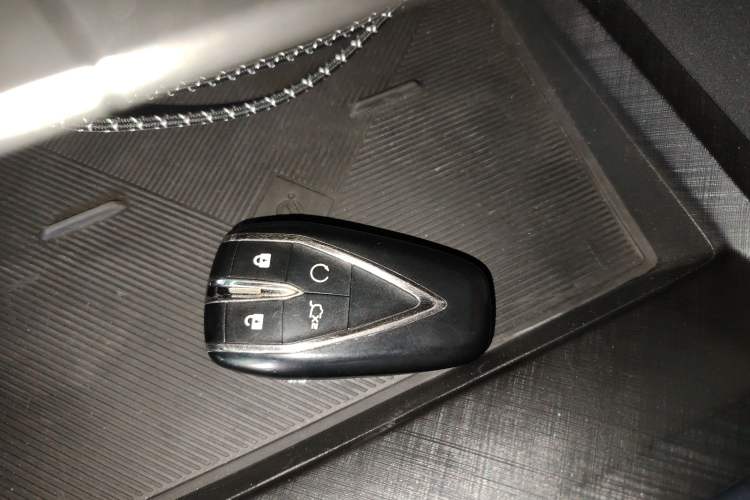 Used Changan UNI-V iDD 2023 ZhiDian iDD 1.5T 113km ZhiKu Model