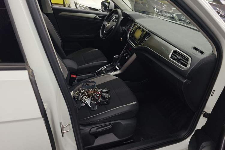 Used Volkswagen T-ROC 2019 230TSI DSG Two-Wheel-Drive Advanced Version China VI Standard
