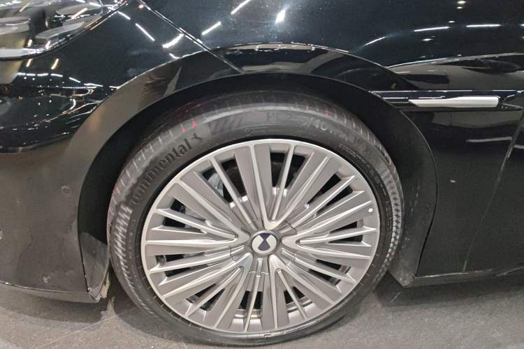 Used Denza Z9 2024 1100 km All-Wheel-Drive Ultra Version