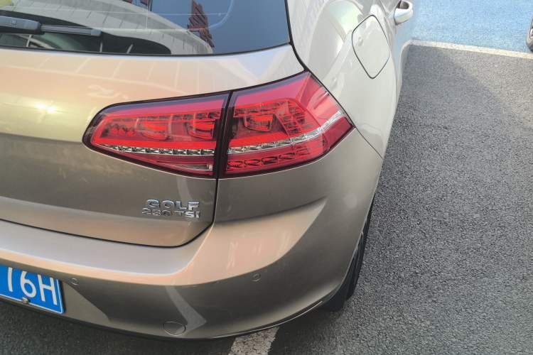 Used Volkswagen Golf 2016 230TSI Automatic Luxury Version
