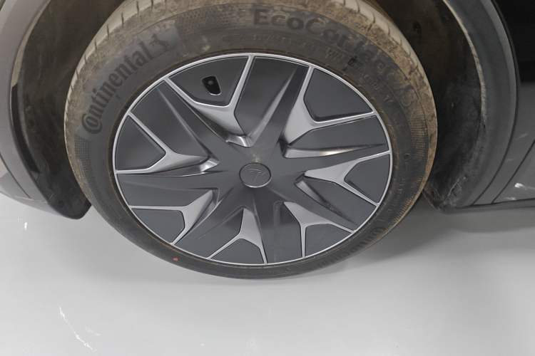 Used Tesla Model Y 2025 Updated Version Long-Range All-Wheel Drive