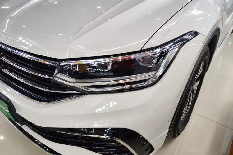 Used Volkswagen Tiguan L 2024 Outstanding Model 330TSI Automatic Two-Wheel Drive R-Line Dragon Glory Edition
