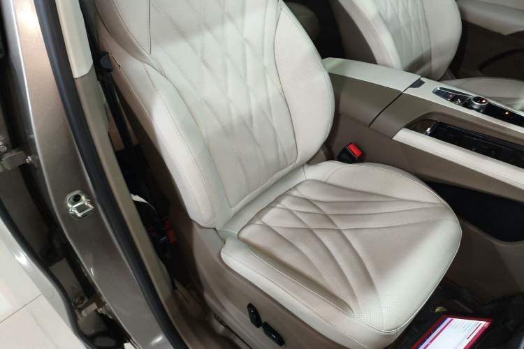 Used Roewe RX9 2023 2.0T Two-Wheel Drive Enjoyment Version