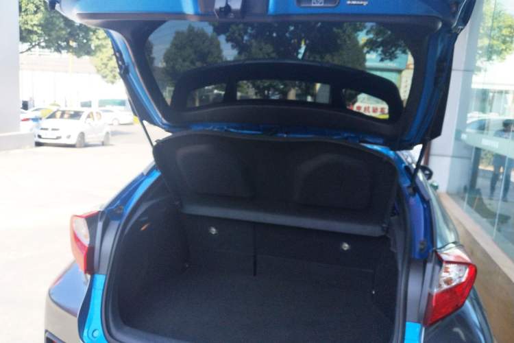 Used Toyota IZOA 2018 2.0L Yichi Version China VI Standard
