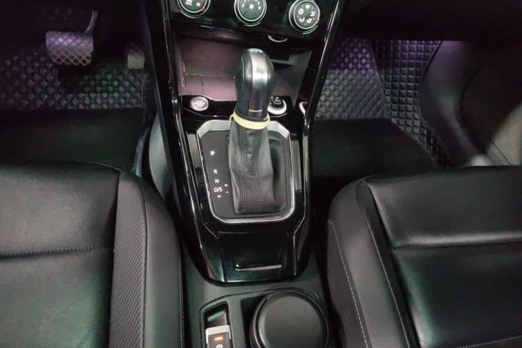 Used Volkswagen T-ROC 2019 280TSI DSG Two-Wheel Drive Comfort Version China VI Standard
