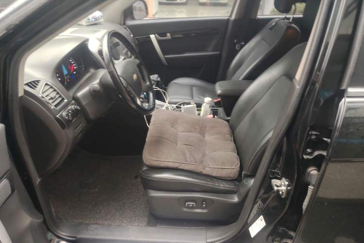 Used Chevrolet Captiva 2015 2.4L 4x4 Flagship Edition 7-Seater
