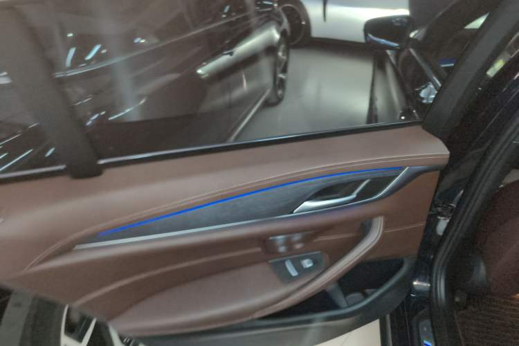 Used BMW 5 Series 2021 Facelifted 530Li Leading Edition M Sport Package
