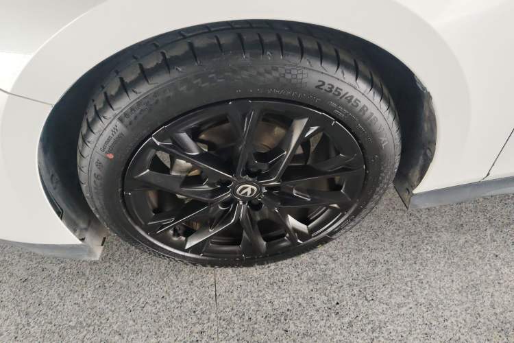 Used Changan UNI-V 2024 1.5T Smart Navigation Version
