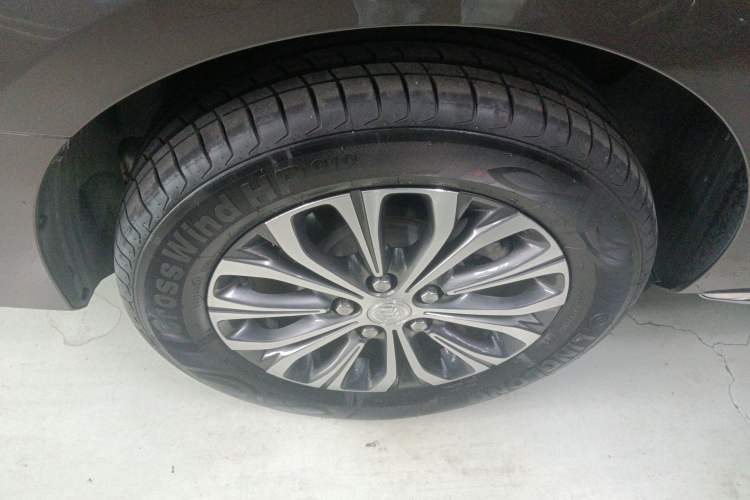 Used Buick GL8 2023 Facelifted Land Cruiser Executive Luxury Version
