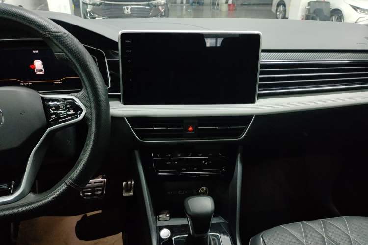 Used Volkswagen Tiguan L 2023 330TSI Automatic Two-Wheel Drive R-Line Enjoyment Edition
