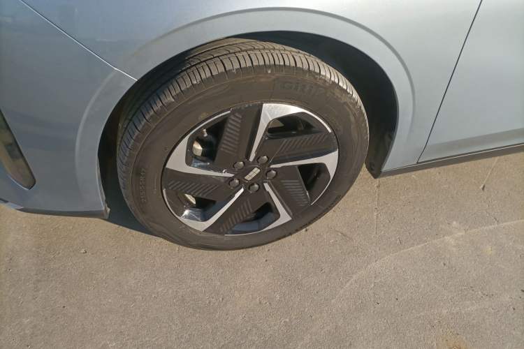 Used  L6 2025 EM-i 140km Starship Edition
