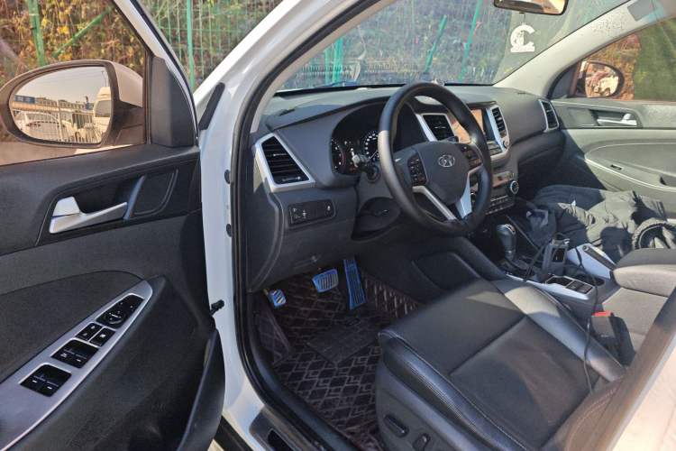 Used Hyundai Tucson 2018 1.6T Dual-Clutch Two-Wheel Drive 15th Anniversary Special Edition
