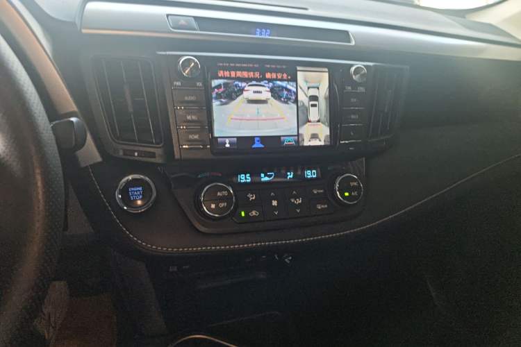 Used Toyota RAV4 2016 2.0L CVT Two-Wheel Drive Fashion Edition China V Standard
