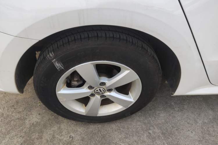 Used Volkswagen Gran Lavida 2013 1.6L Automatic Fashion Model
