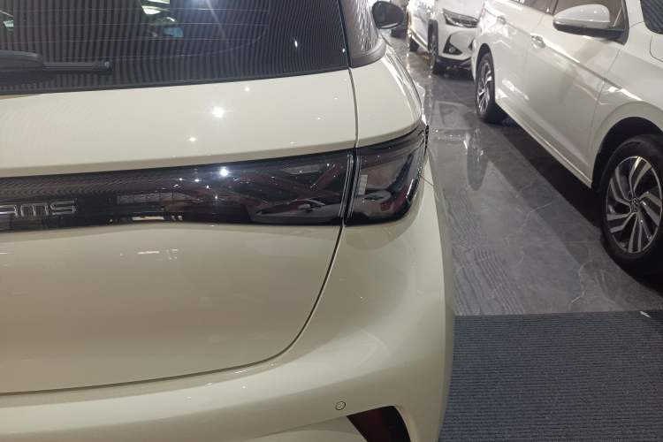 Used BYD Dolphin 2023 420 km Fashion Edition
