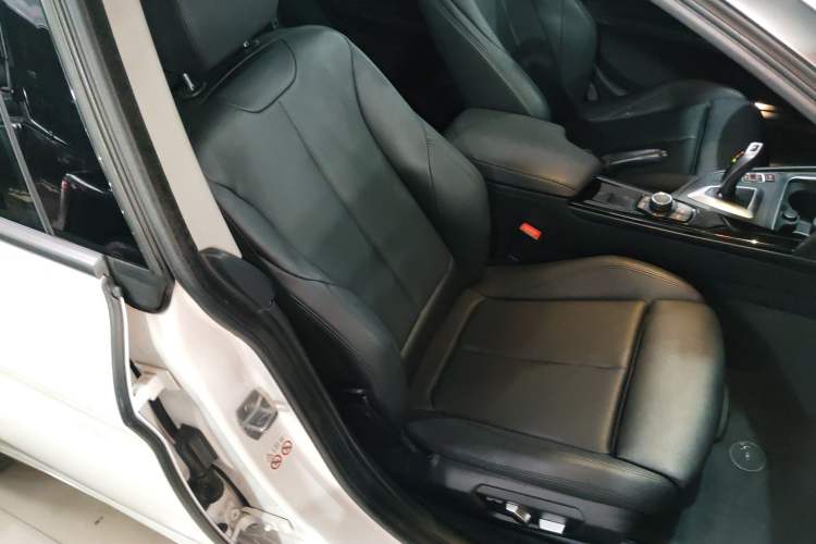 Used BMW 3 Series GT 2018 320i Sport Edition
