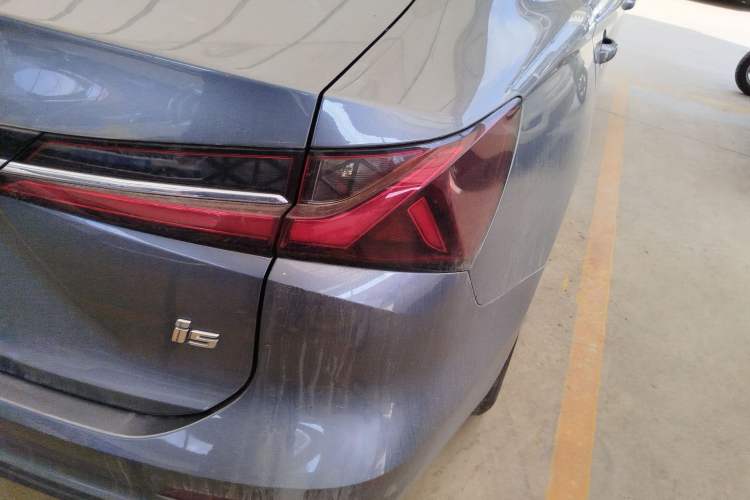 Used Roewe i5 2023 1.5L Manual Comfort Edition
