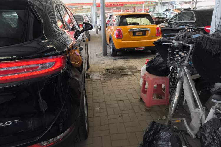 Used Lincoln MKC 2017 2.0T Two-Wheel Drive Deluxe Edition