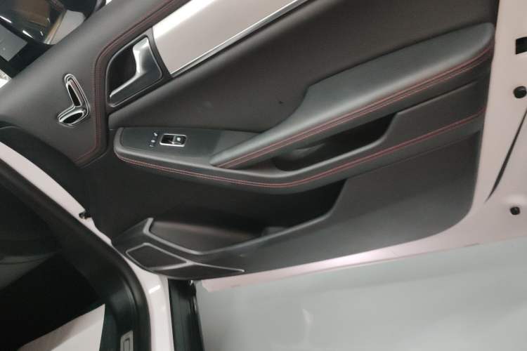 Used BYD Tang New Energy 2020 DM 2.0T Dual-Engine All-Wheel Drive Prestige 7-Seater China VI Standard
