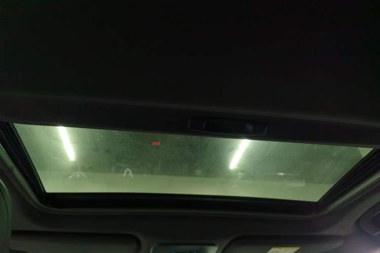 Used Toyota Avalon 2019 Dual-Engine 2.5L Luxury Edition China VI Standard
