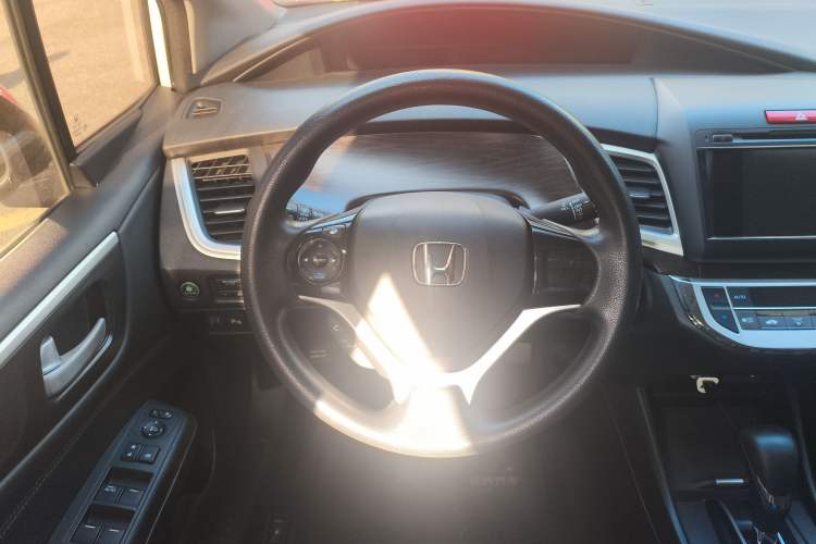 Used Honda Jade 2013 1.8L automatic Comfort version 5 seats
