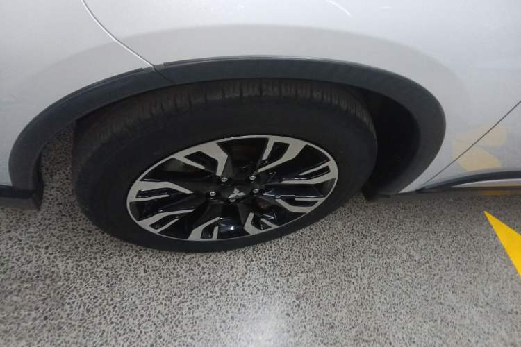 Used Mitsubishi Outlander 2019 2.4L 4x4 Zhi Xiang Edition 5 Seats China V Emission Standard
