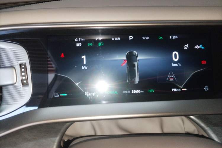 Used Denza D9 2022 DM-i 1040 Prestige Model