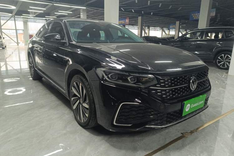 Used Volkswagen Passat 2022 330TSI Starry Luxury Edition – Exclusive Special Edition
