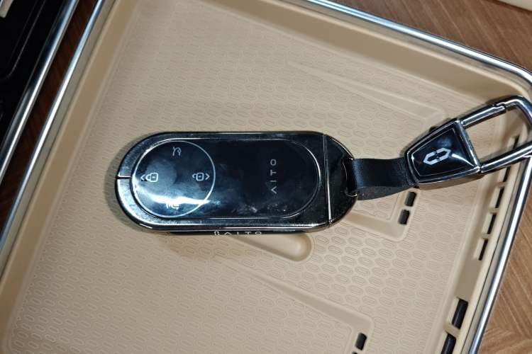 Used Hima AITO M9 2025 Extended-Range Ultra Version 52 kWh 6-Seater
