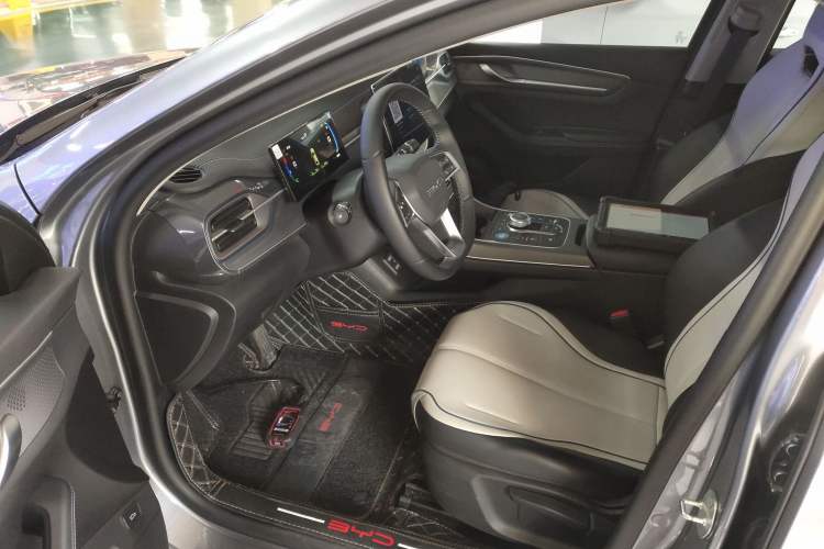 Used BYD Destroyer 05 2024 HONOR Edition DM-i 55KM Luxury Model
