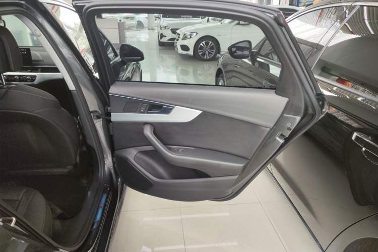 Used Audi A4L 2022 40 TFSI Fashion Dynamic Model
