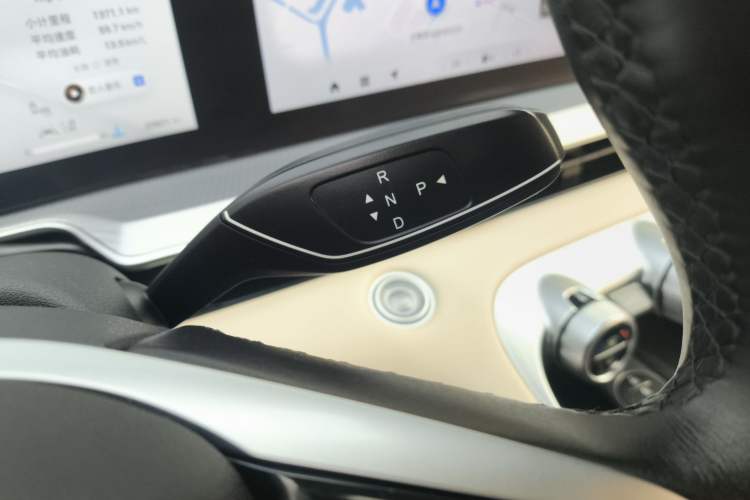 Used  Lingyun 2024 300T Two-Wheel Drive Starlight Edition
