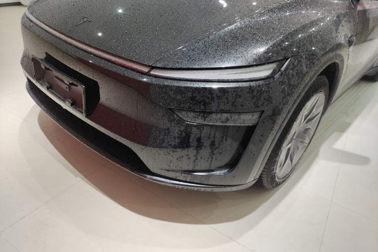 Used Tesla Model Y L 2025 Long-Range All-Wheel-Drive Version