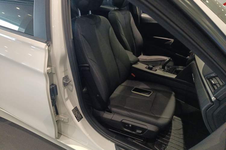 Used BMW 3 Series 2015 320i Luxury Line Stylish Edition
