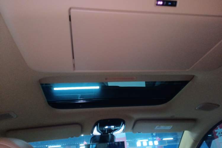 Used VOYAH Dream 2025 PHEV Four-Wheel Drive Prestige Kunpeng Edition
