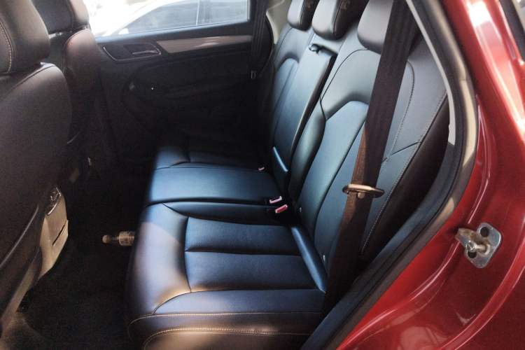 Used Roewe RX5 2016 20T Two-Wheel Drive Automatic Internet Smart Edition
