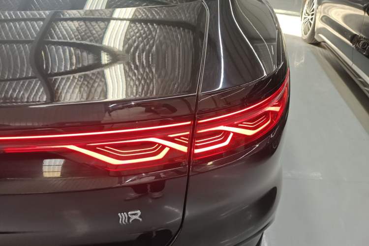 Used BYD Han 2024 EV Glory Edition 605KM Front-Wheel-Drive Premium Model
